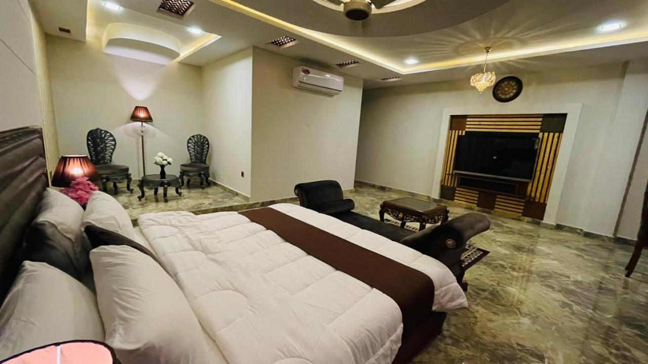 Golden Sand Hotel ラヒムヤルカーン エクステリア 写真